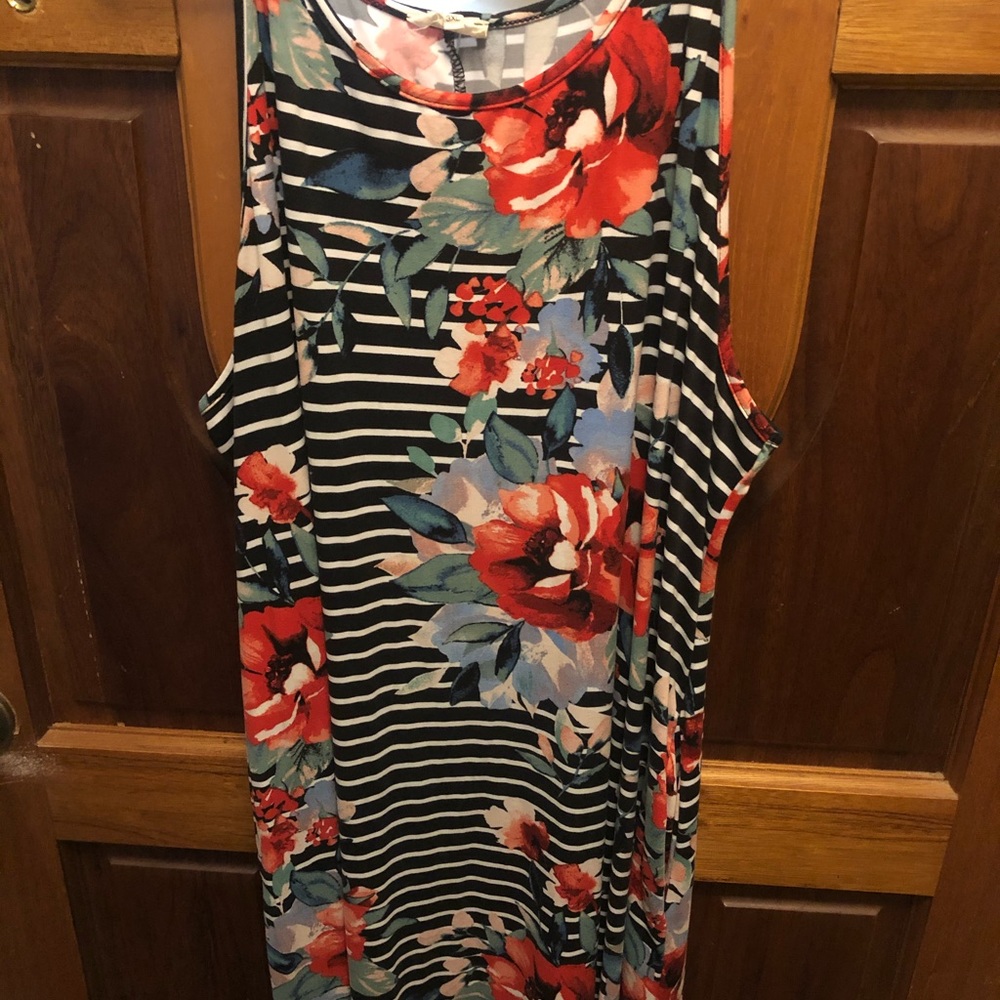 Floral/striped maxi dress with pockets
